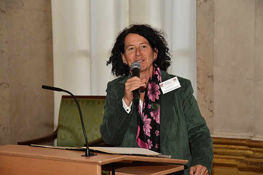 Petra Krebs MdL, Staatssekretärin im Ministerium für Soziales, Arbeit und Gesundheit Baden-Württemberg gratuliert im Namen der Landesregierung<br>Foto: © Klaus Füßinger
