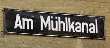 Foto:  Straßenschild »Am Mühlkanal«
