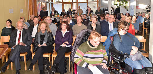 Das Interesse an der Eröffnung der EUTB Reutlingen war groß. Viele Gäste mit und ohne Behinderung aus dem Landkreis Reutlingen fanden den Weg ins Haus der Sozialen Dienste.<br />Foto: © Mara Sander